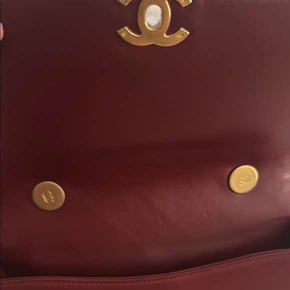 Chanel Red Leather Shoulder Bag with Gold Chain - Picture 14 of 17